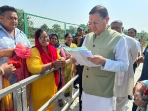 मुख्यमंत्री पुष्कर सिंह धामी ने जनता व जनप्रतिनिधियों की समस्याएं सुनी
