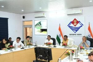 मुख्य सचिव की अध्यक्षता में जनपदीय विकास कार्यों की समीक्षा बैठक