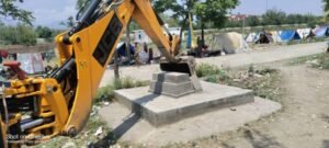 प्रशासन की बड़ी कार्रवाई, शीशमबाड़ा में सरकारी भूमि से अवैध मजार हटाई